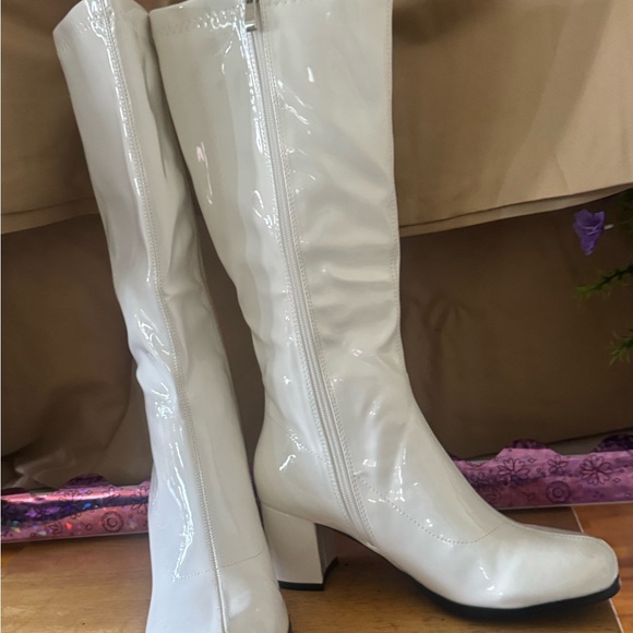Shoes - Chic White Patent Leather Heeled Boots
